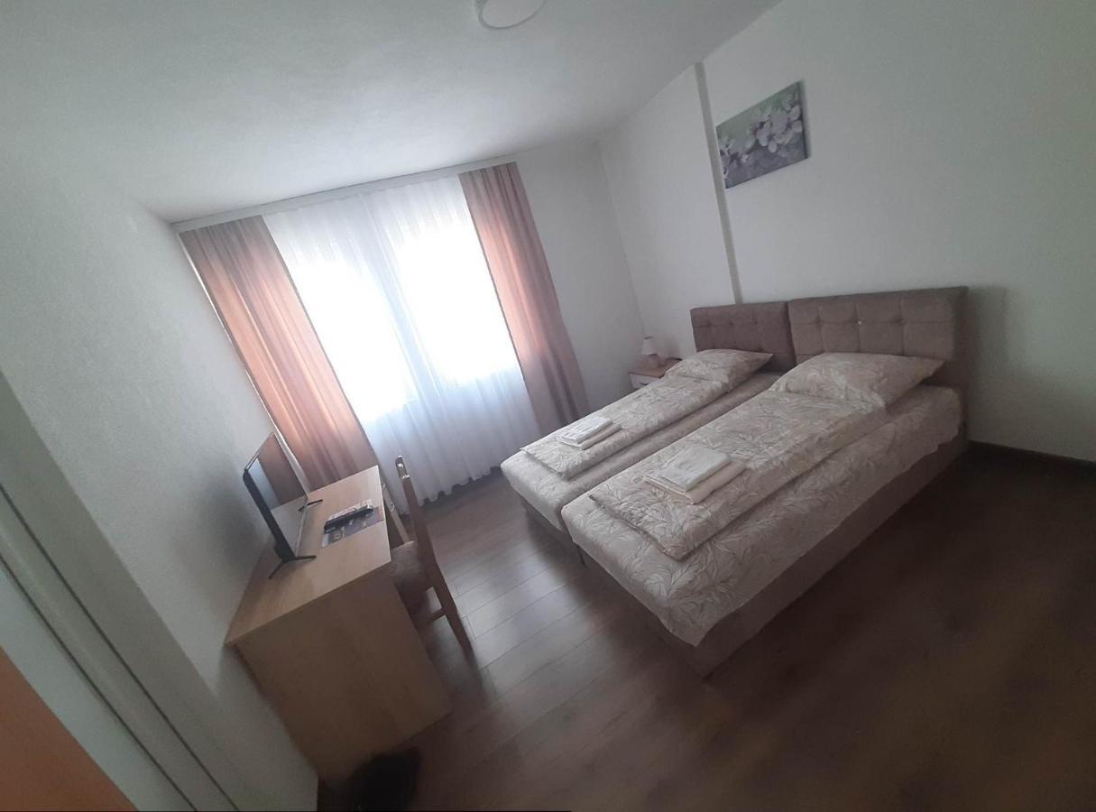 Vila Centar Mb Bed and Breakfast Sjenica Esterno foto